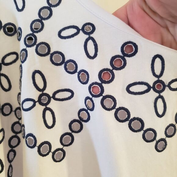 Single Thread Eyelet Embroidered Short Sleeve Top - Picture 2 of 7